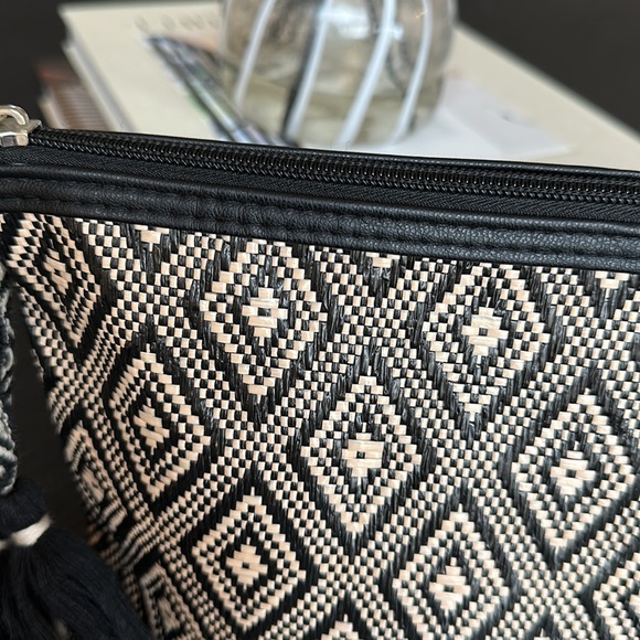 ⚡️ HOST PICK ⚡️ Altar’d State Pouch - Picture 3 of 5